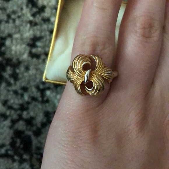Ring - Picture 1 of 2